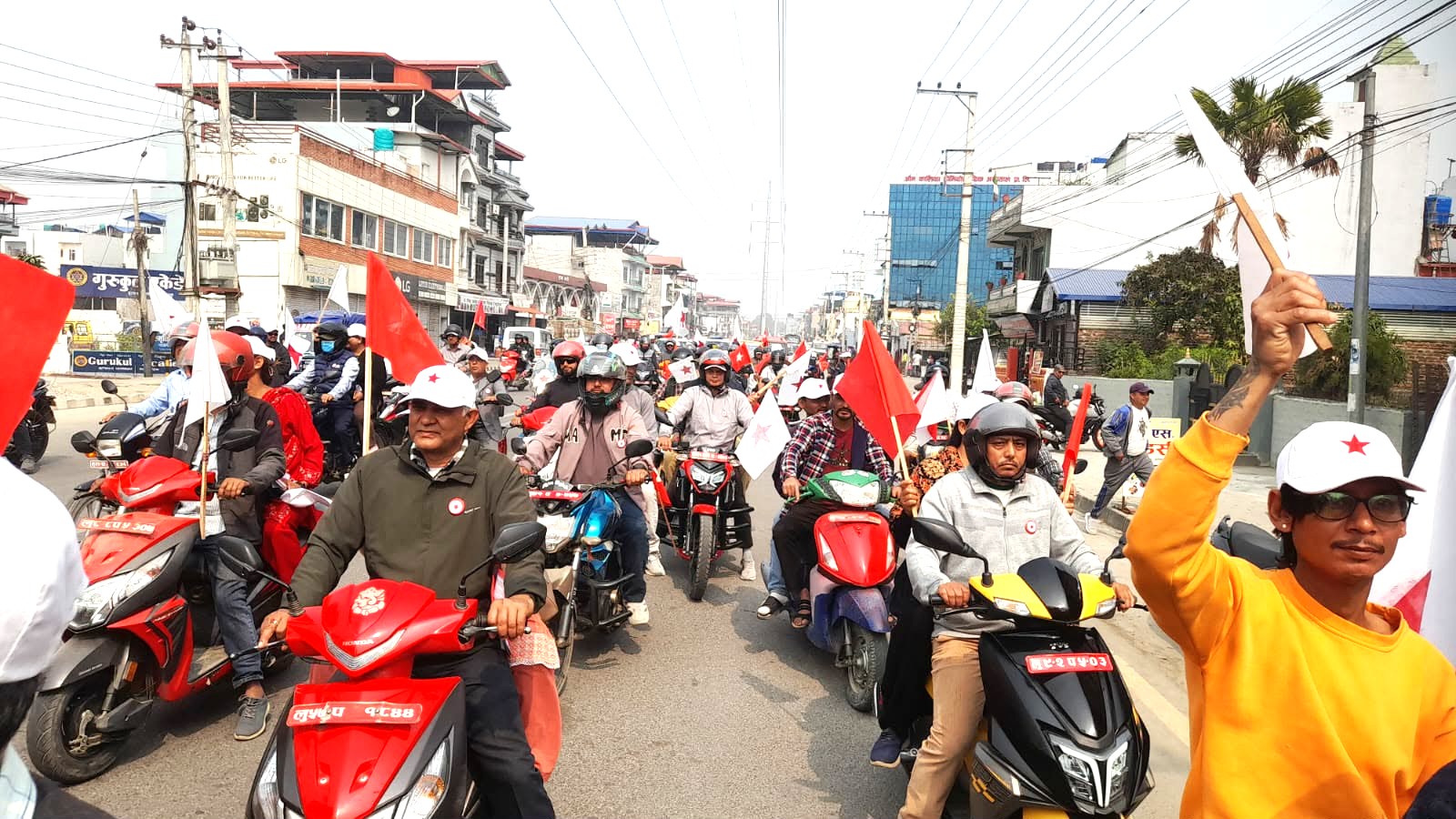 बुटवलमा कार्यकर्ता र मतदाताको लस्करसंगै विश्वदीपको घरदैलो